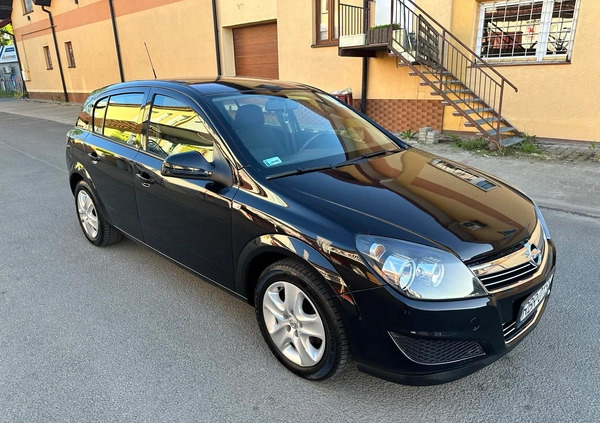 Opel Astra cena 16900 przebieg: 138000, rok produkcji 2010 z Brzozów małe 301